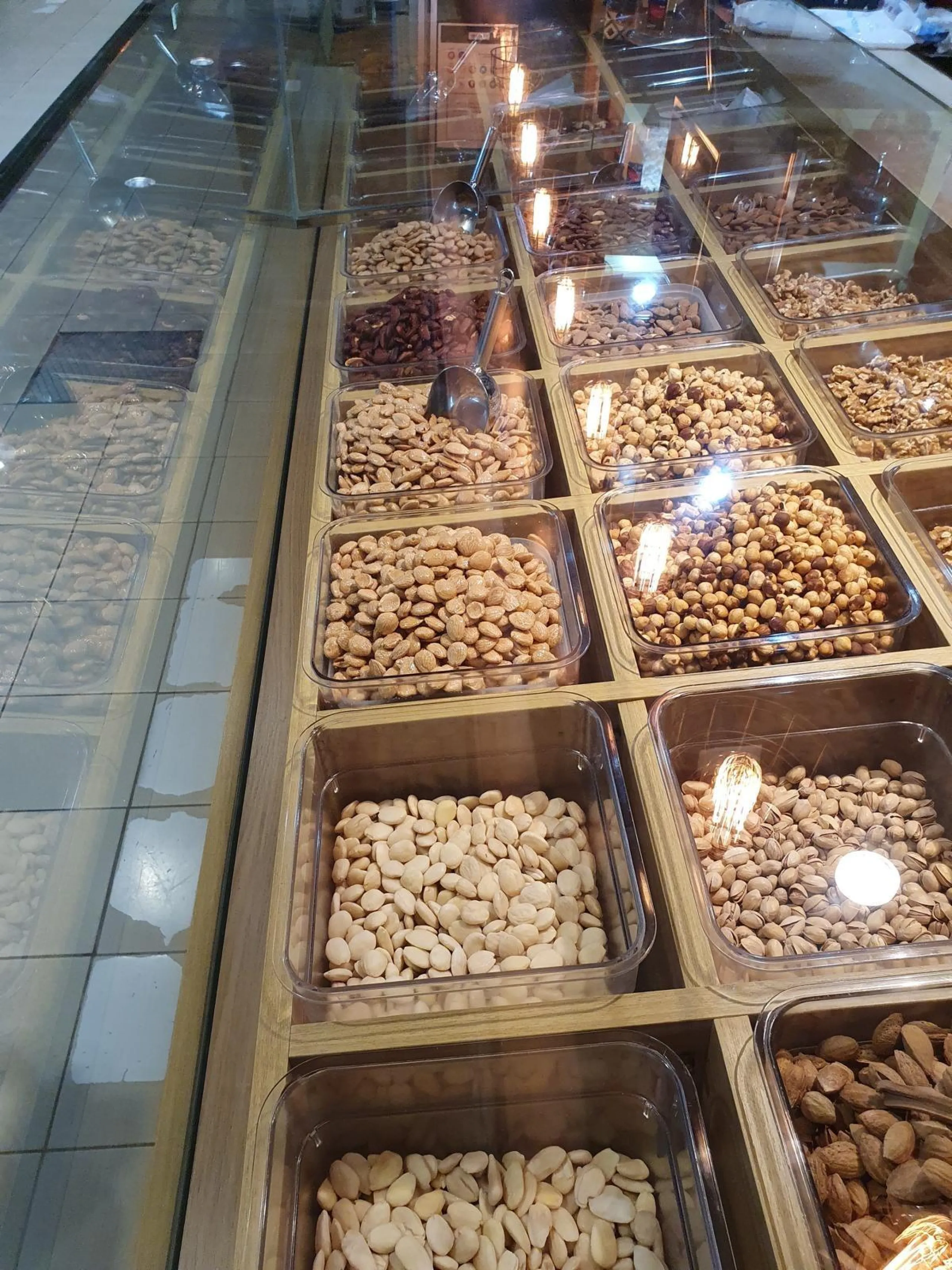 POSITION IN CENTRAL MARKET OF DRIED FRUITS