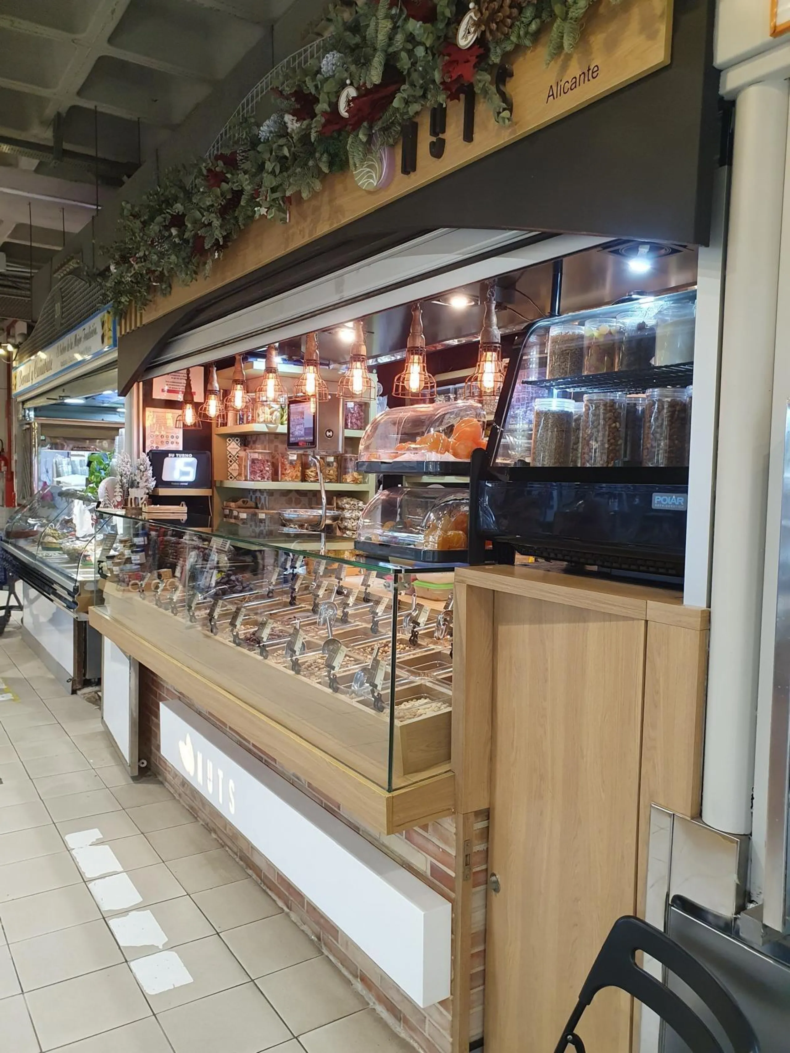 POSITION IN CENTRAL MARKET OF DRIED FRUITS