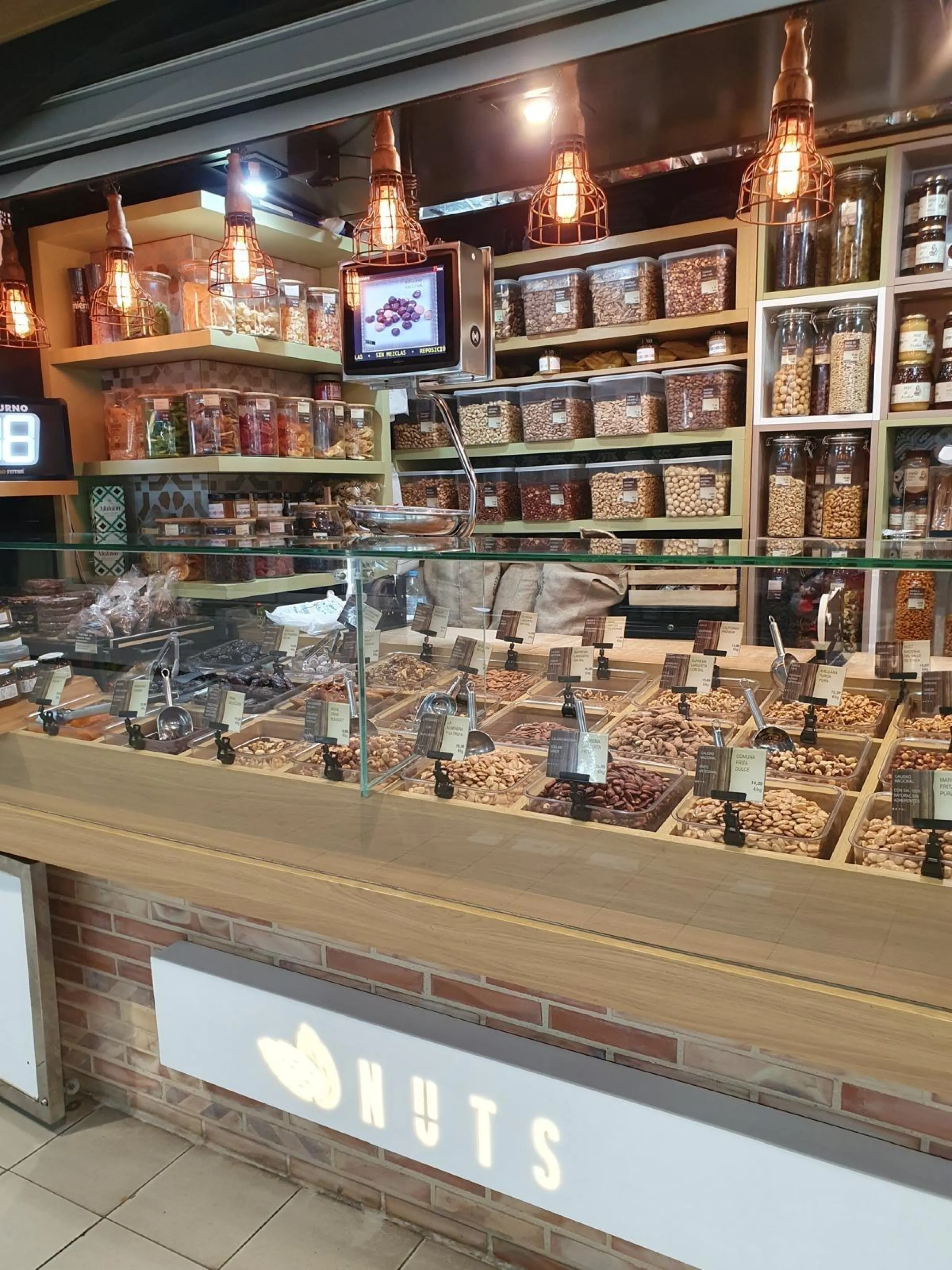 POSITION IN CENTRAL MARKET OF DRIED FRUITS