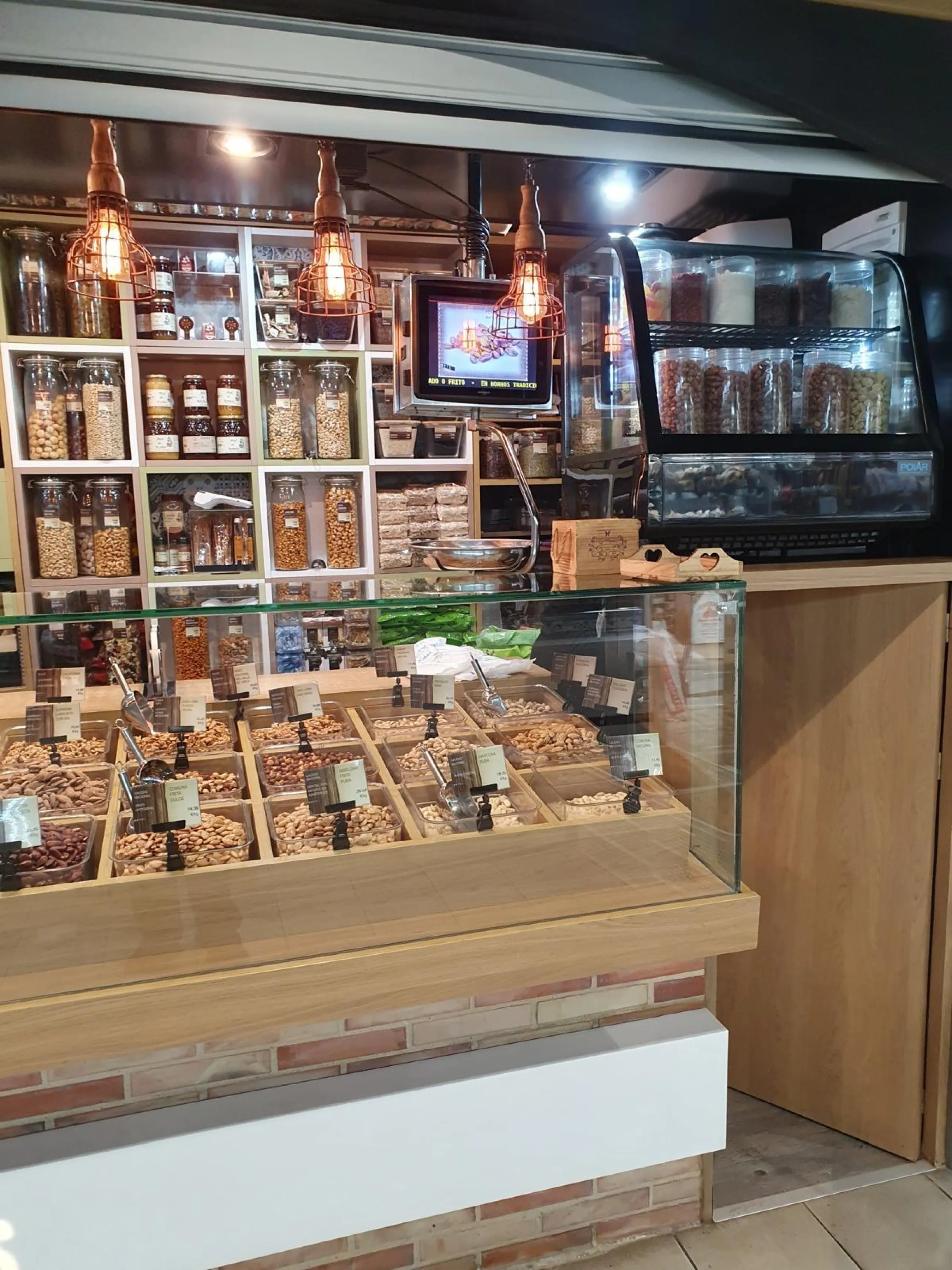 POSITION IN CENTRAL MARKET OF DRIED FRUITS