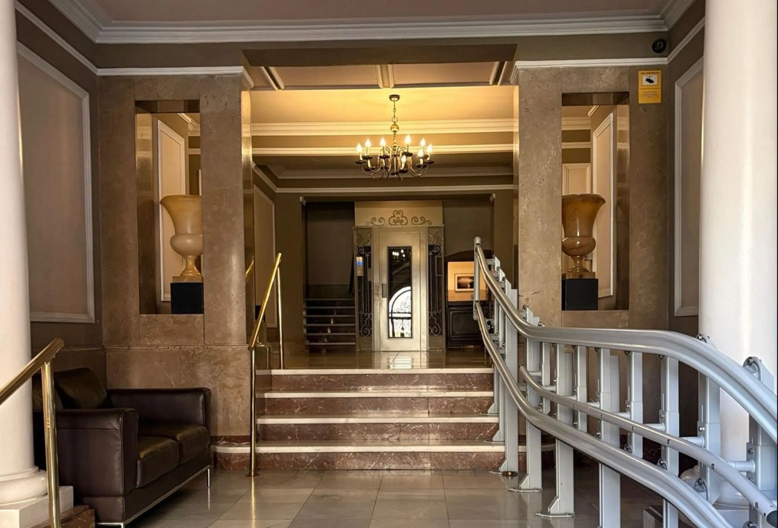 Elegante propiedad en finca clásica para reforma integral en Sant Gervasi – Galvany, Barcelona