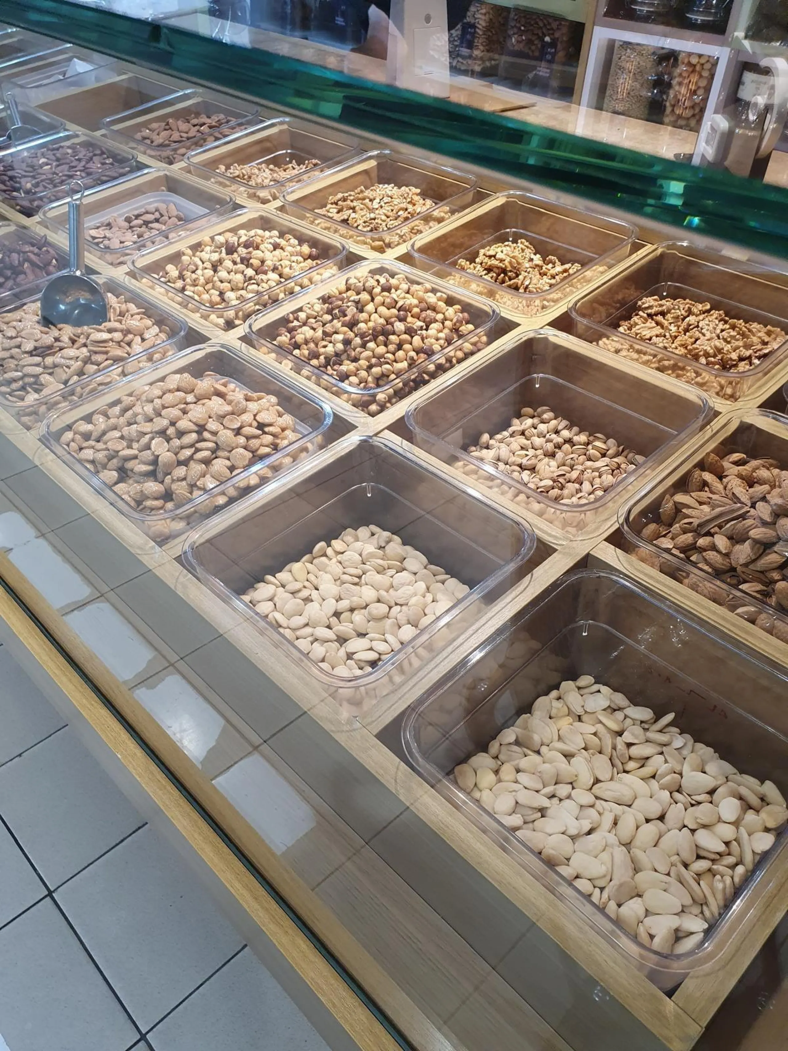 POSITION IN CENTRAL MARKET OF DRIED FRUITS