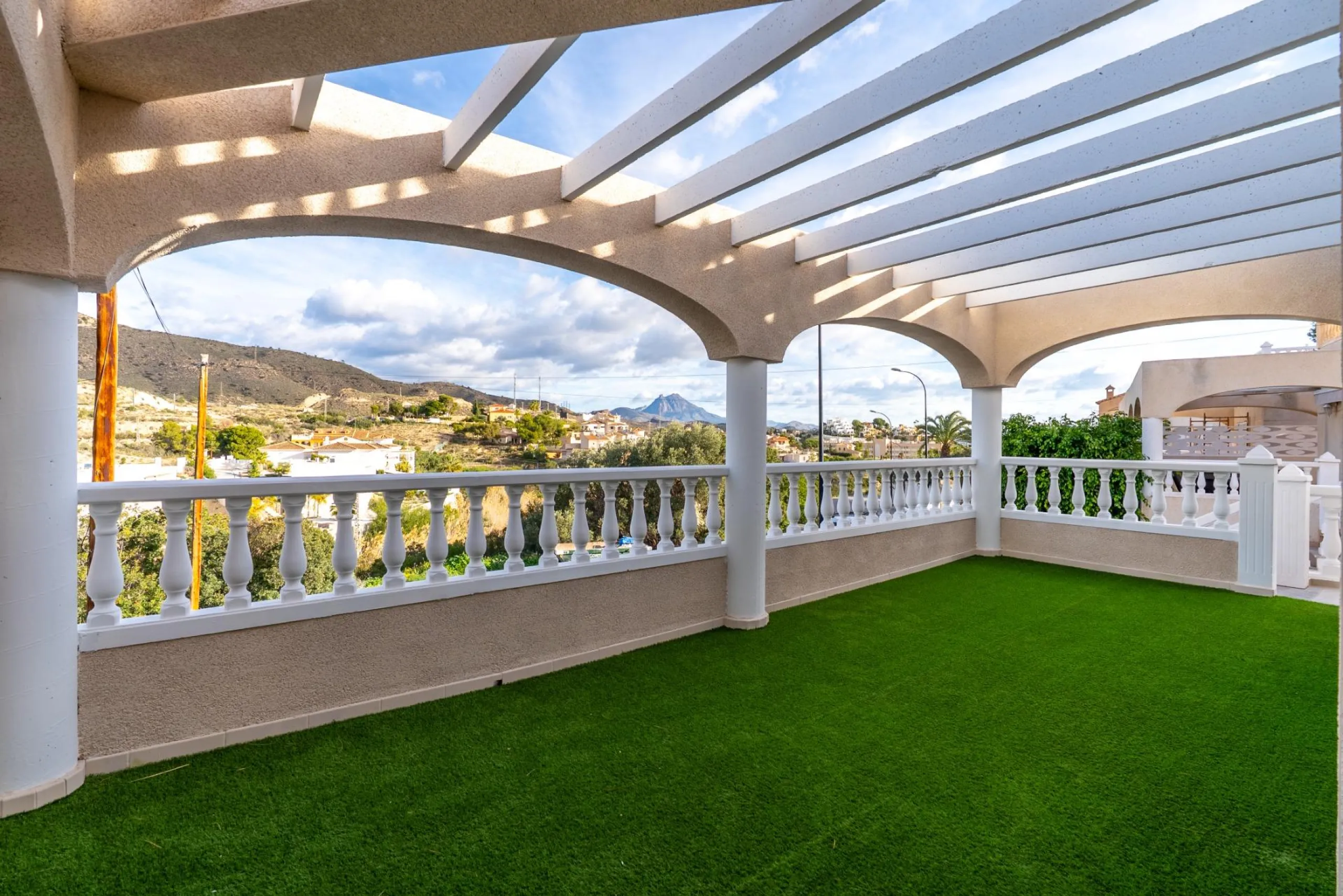 A beautiful chalet with sea and mountain views in El Campello