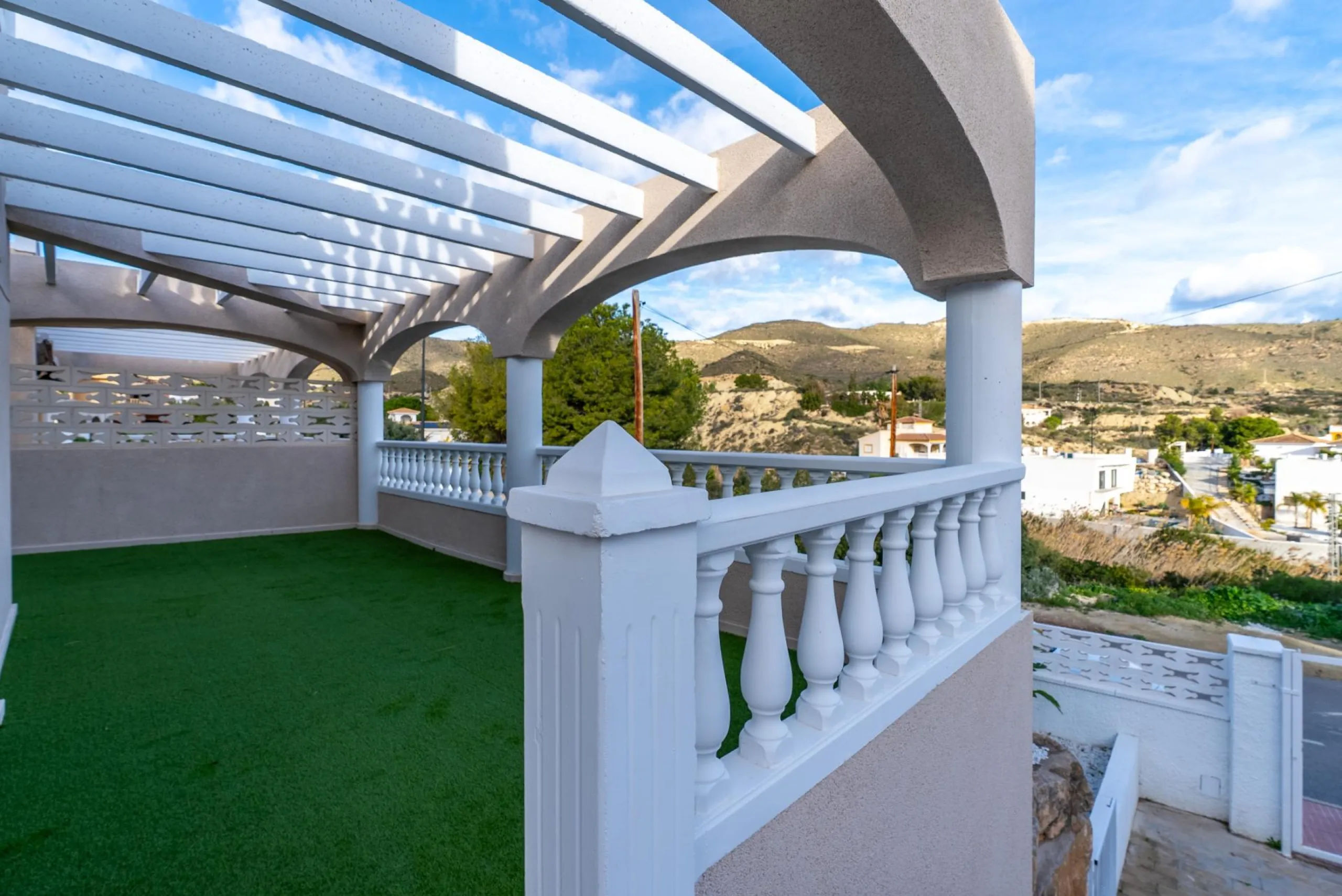 A beautiful chalet with sea and mountain views in El Campello