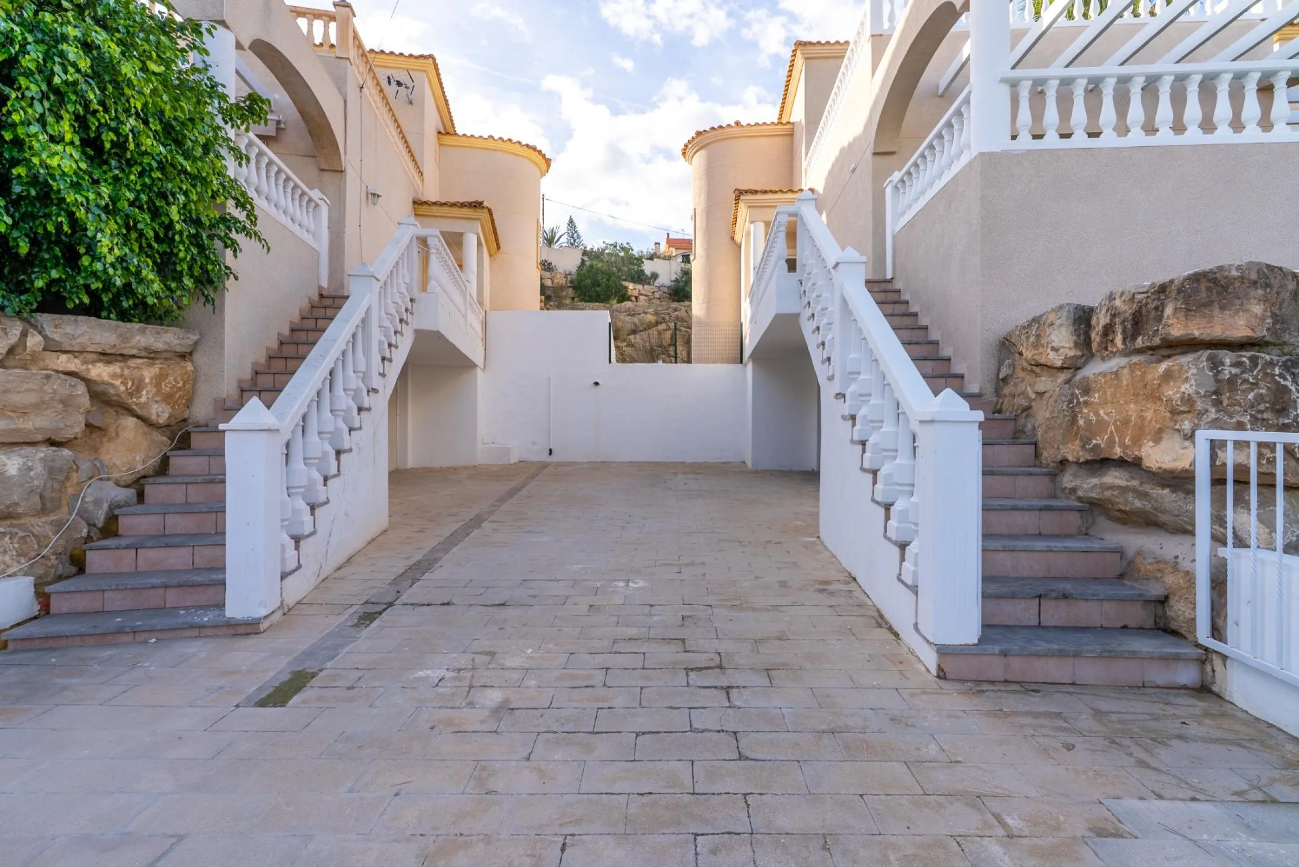 A beautiful chalet with sea and mountain views in El Campello