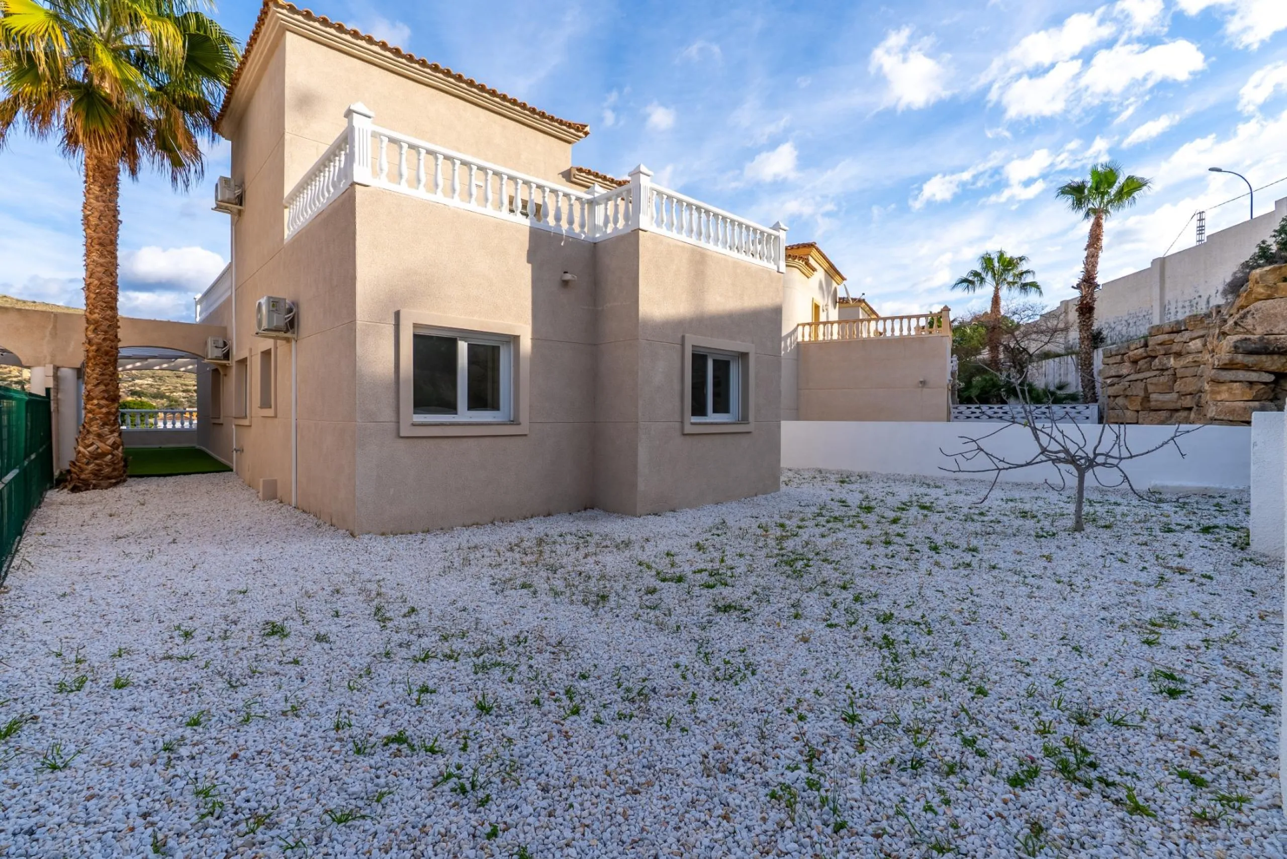 A beautiful chalet with sea and mountain views in El Campello