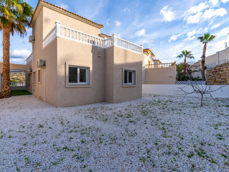 A beautiful chalet with sea and mountain views in El Campello