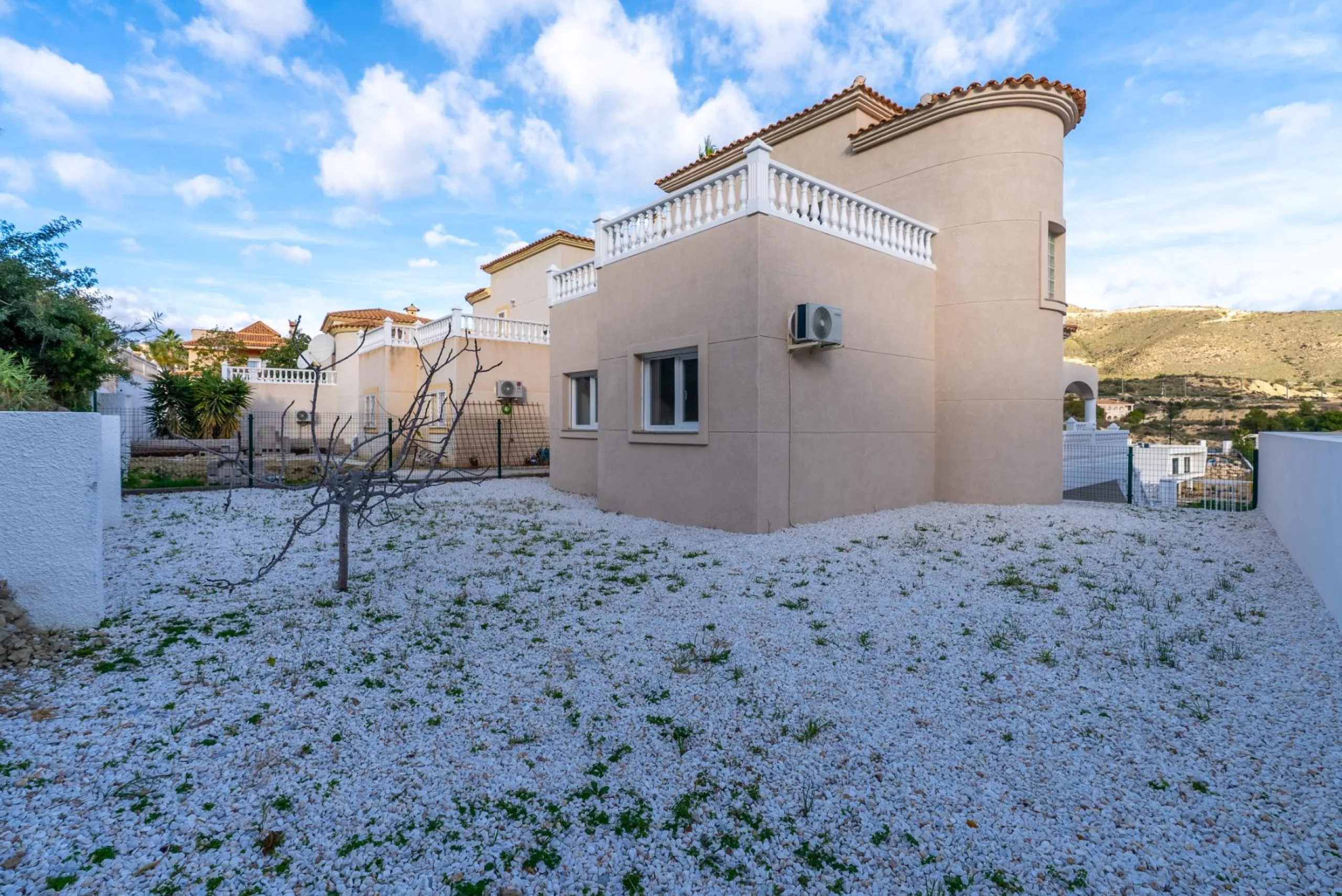 A beautiful chalet with sea and mountain views in El Campello
