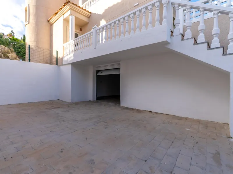 A beautiful chalet with sea and mountain views in El Campello
