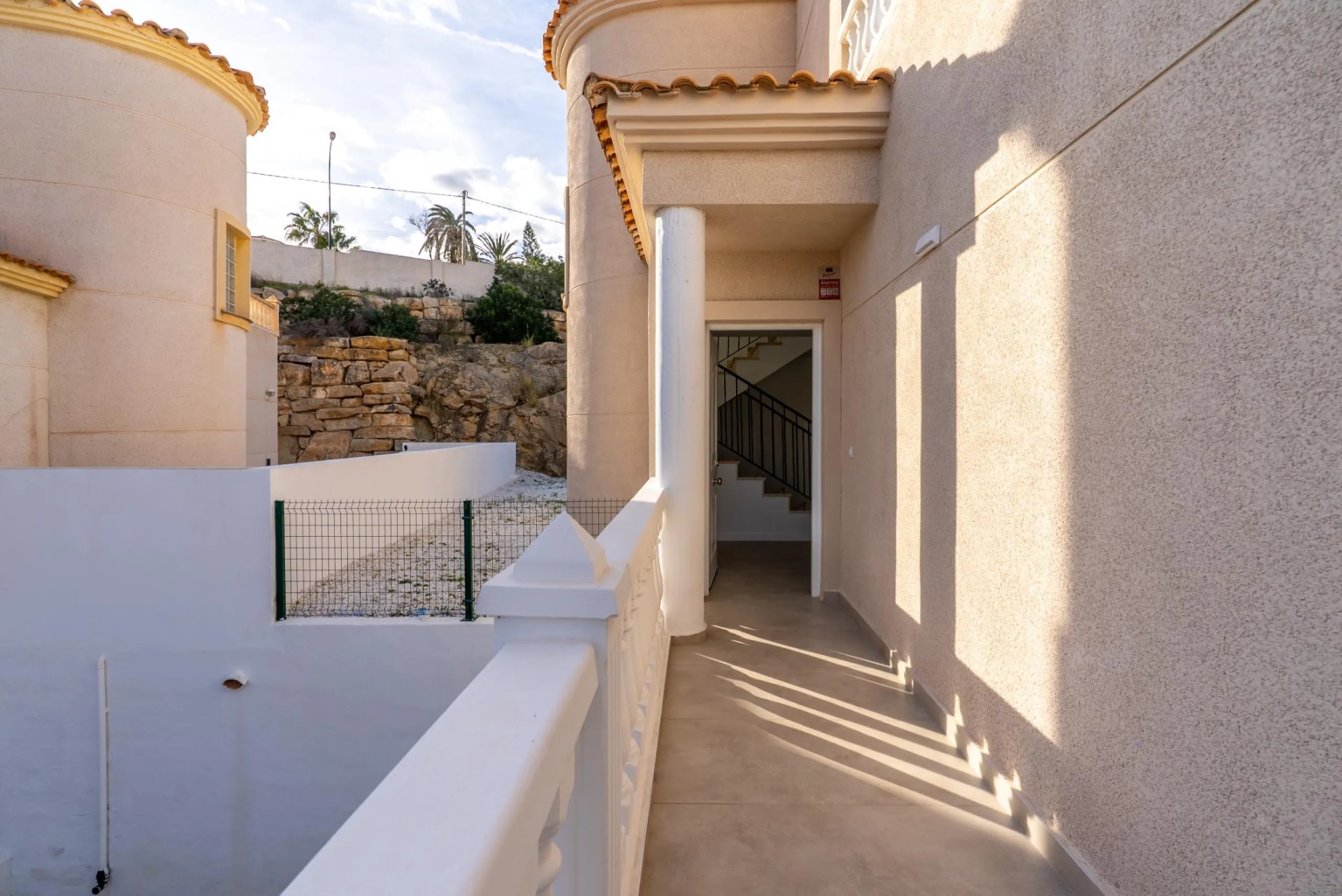 A beautiful chalet with sea and mountain views in El Campello