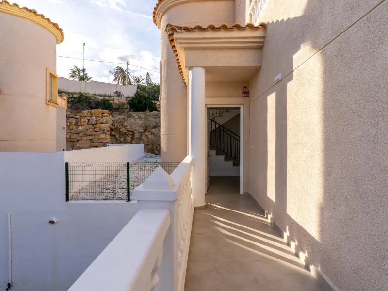 A beautiful chalet with sea and mountain views in El Campello