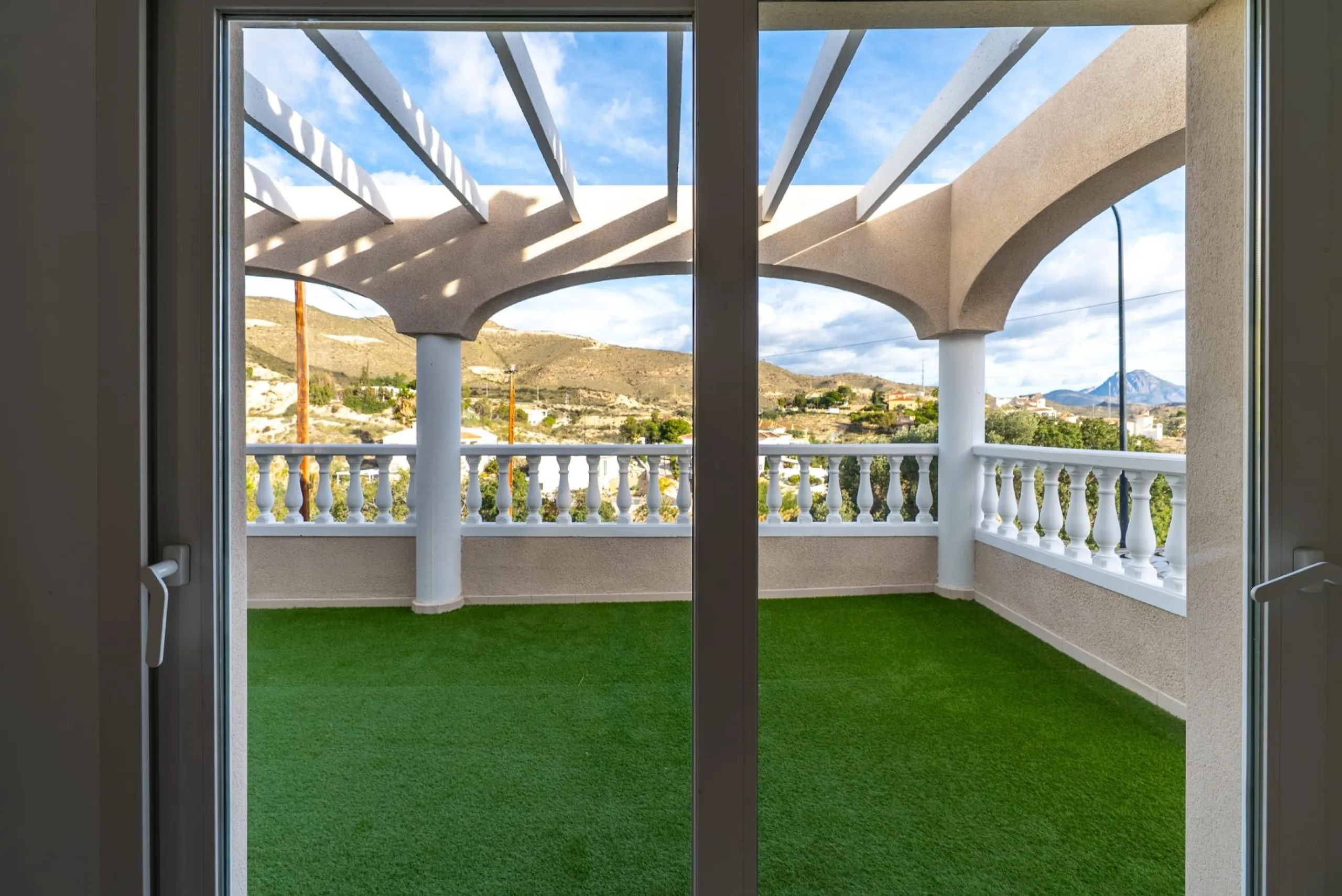 A beautiful chalet with sea and mountain views in El Campello