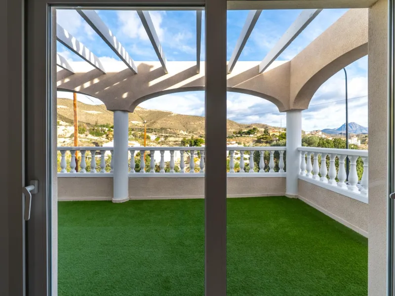 A beautiful chalet with sea and mountain views in El Campello