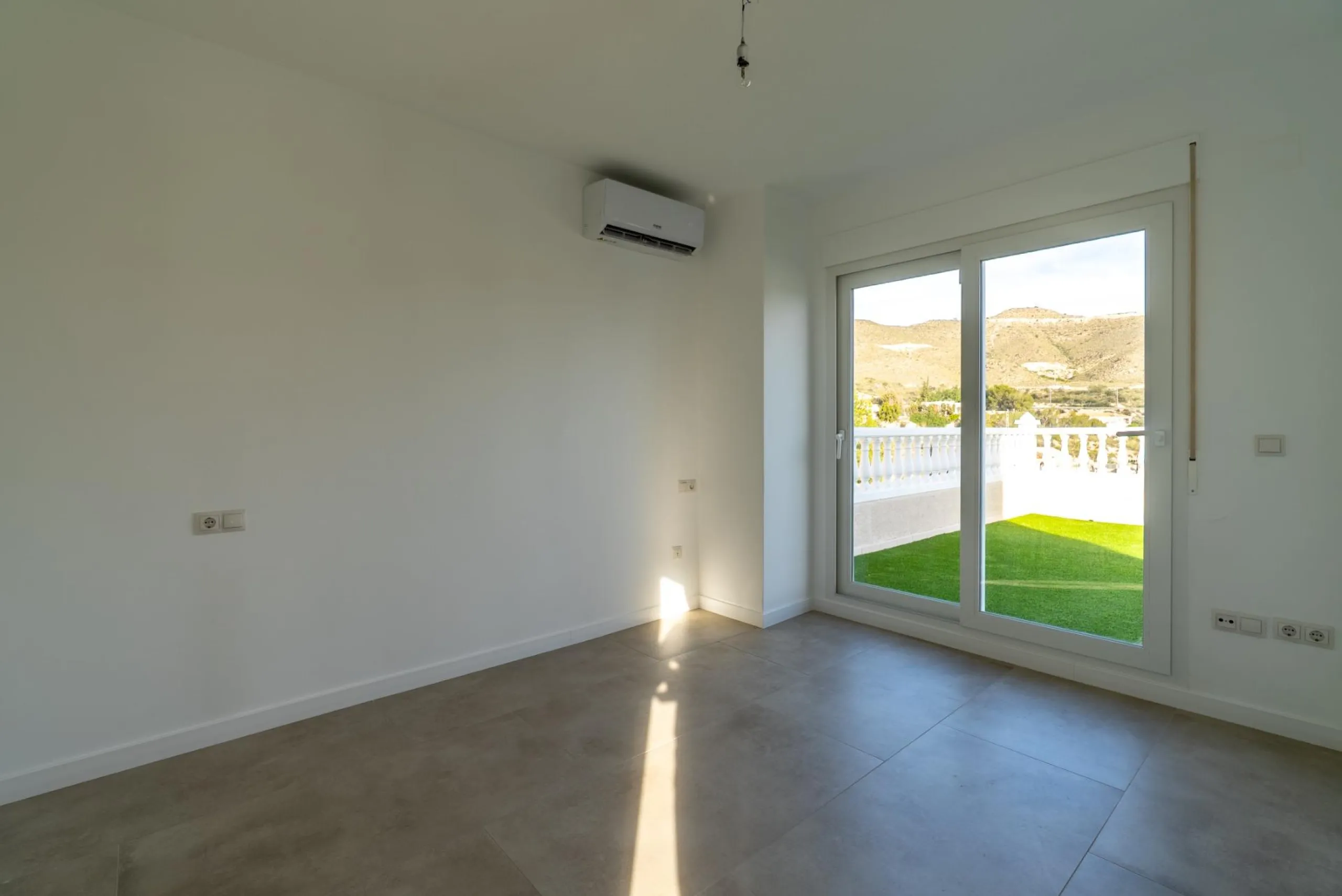 A beautiful chalet with sea and mountain views in El Campello