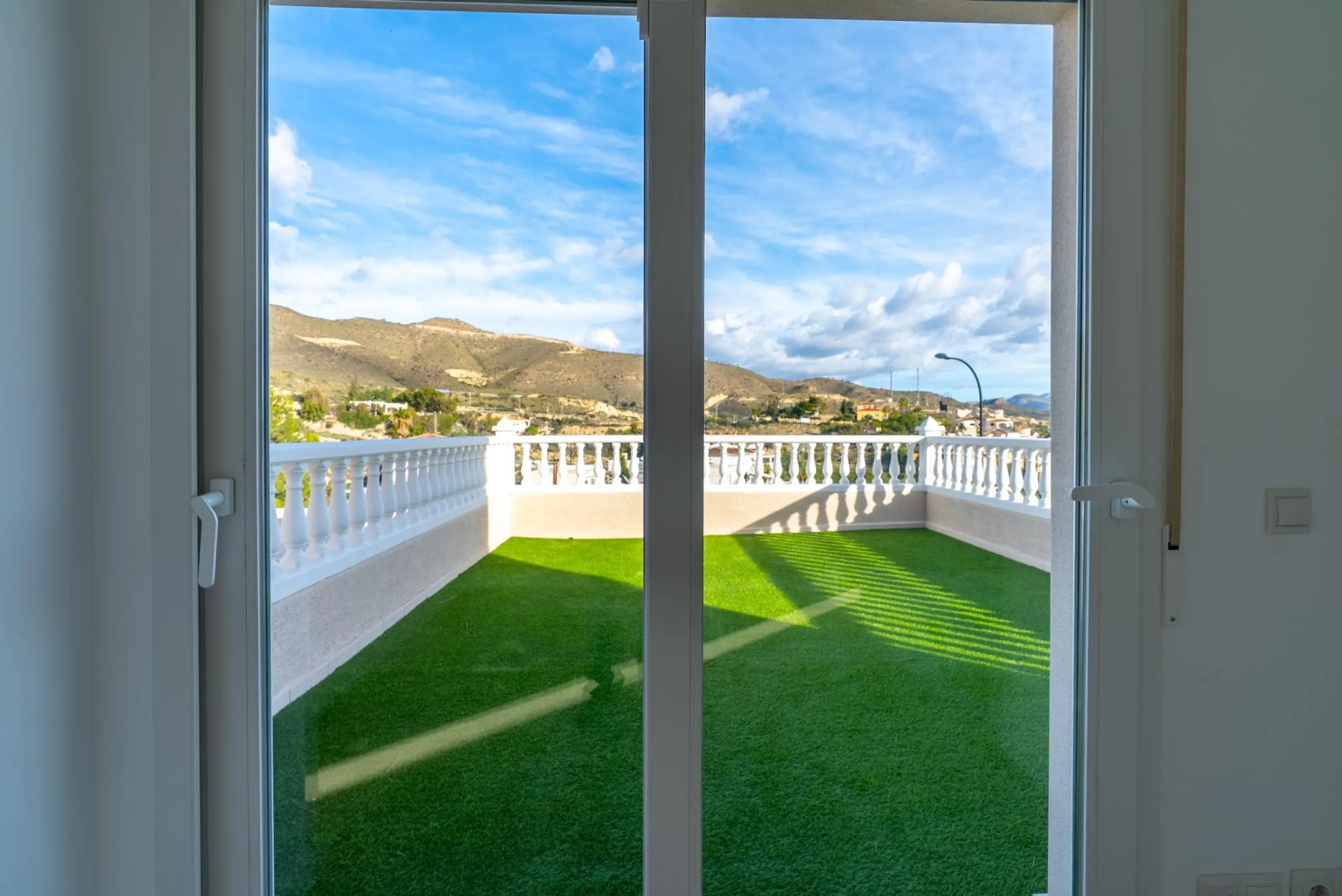 A beautiful chalet with sea and mountain views in El Campello