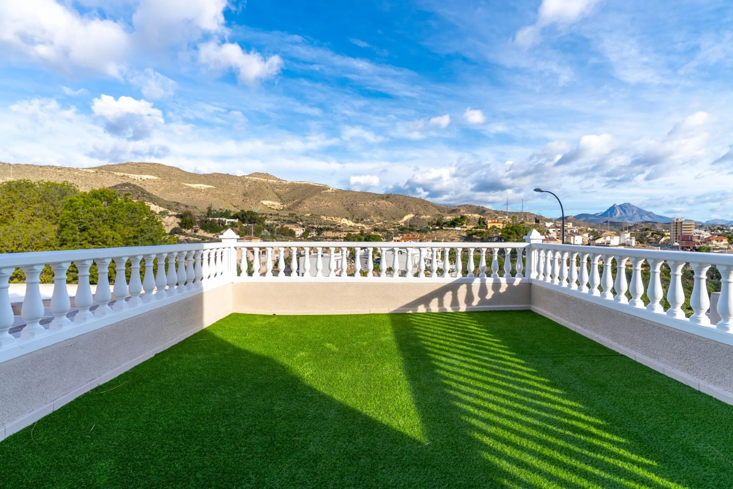 A beautiful chalet with sea and mountain views in El Campello