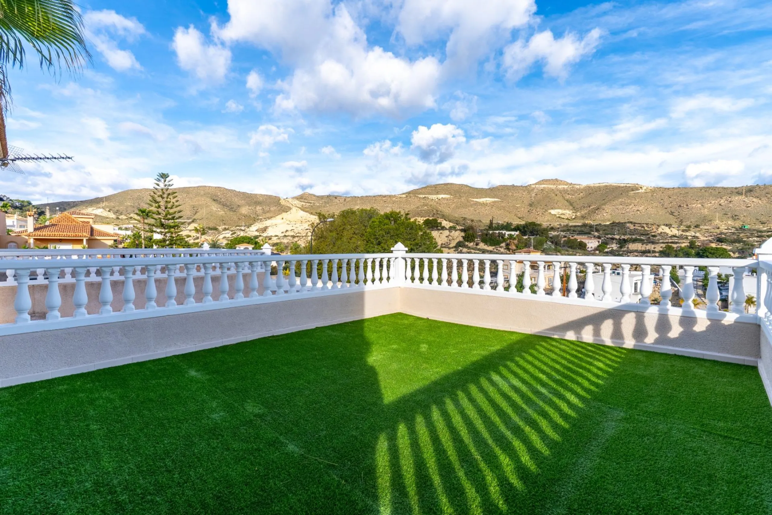 A beautiful chalet with sea and mountain views in El Campello