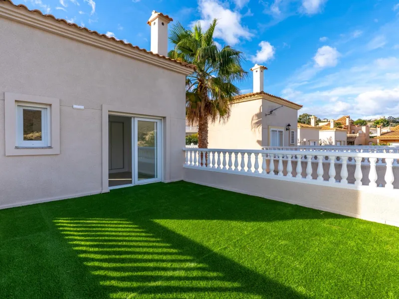 A beautiful chalet with sea and mountain views in El Campello