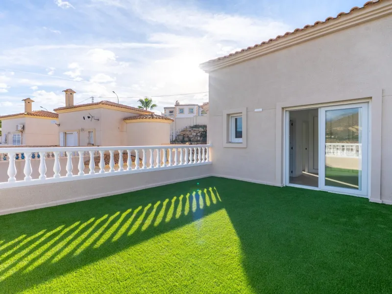 A beautiful chalet with sea and mountain views in El Campello