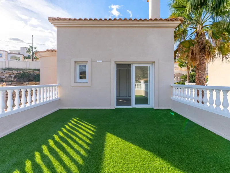 A beautiful chalet with sea and mountain views in El Campello