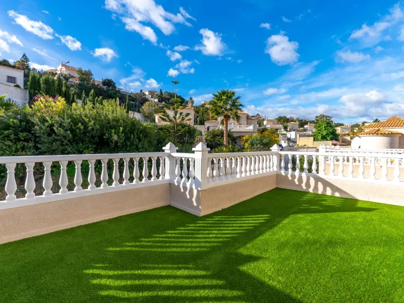 A beautiful chalet with sea and mountain views in El Campello