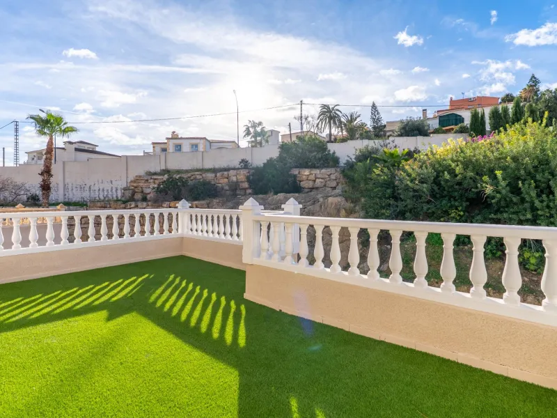 A beautiful chalet with sea and mountain views in El Campello
