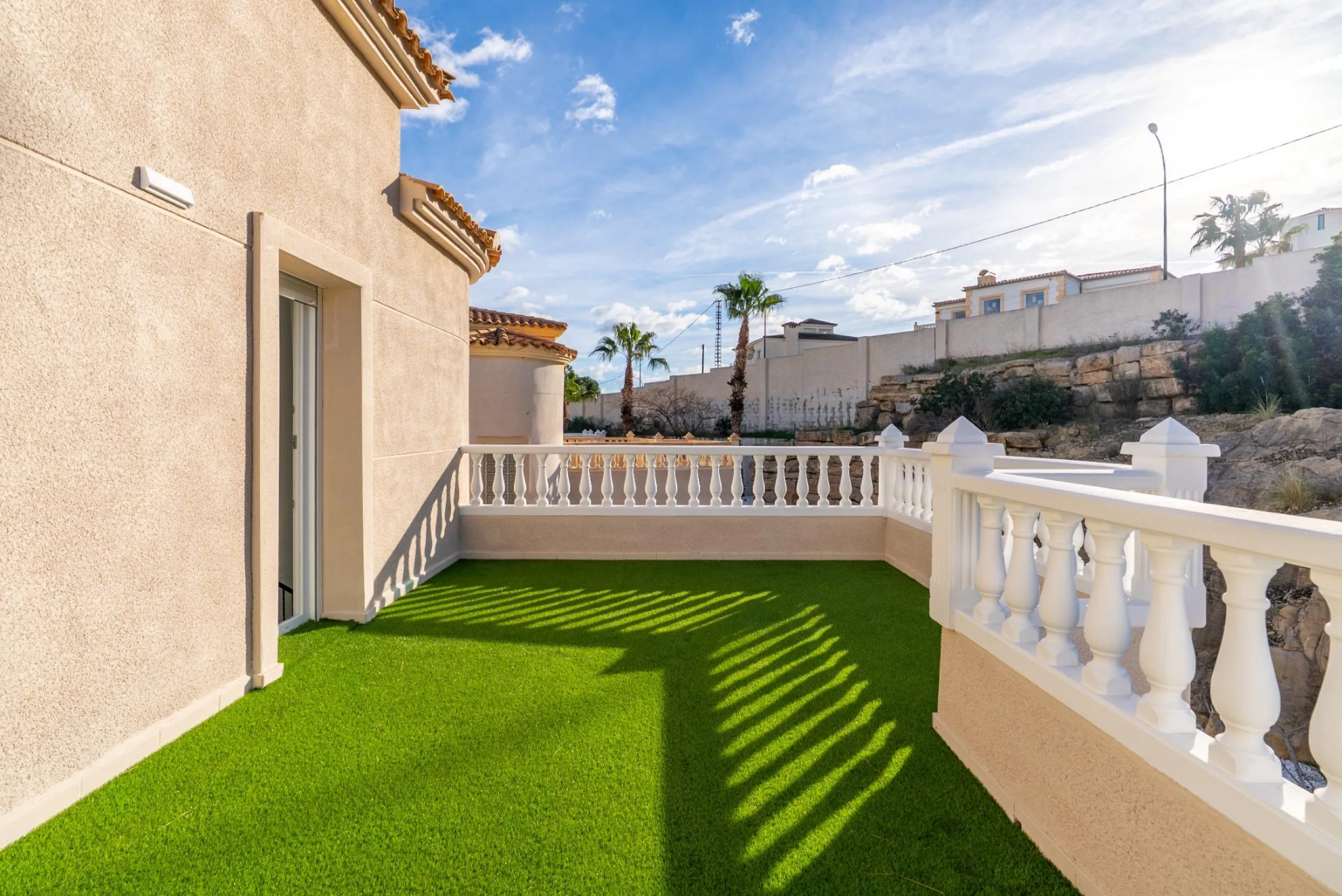 A beautiful chalet with sea and mountain views in El Campello