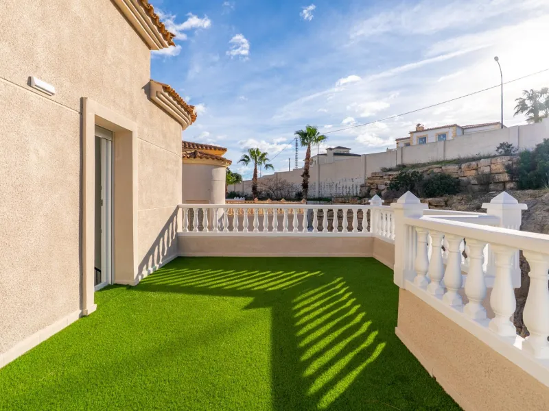 A beautiful chalet with sea and mountain views in El Campello