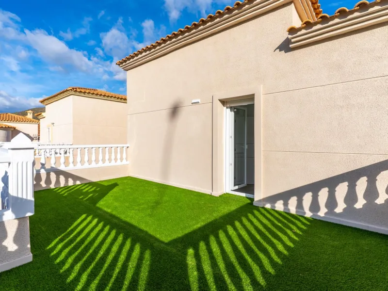 A beautiful chalet with sea and mountain views in El Campello