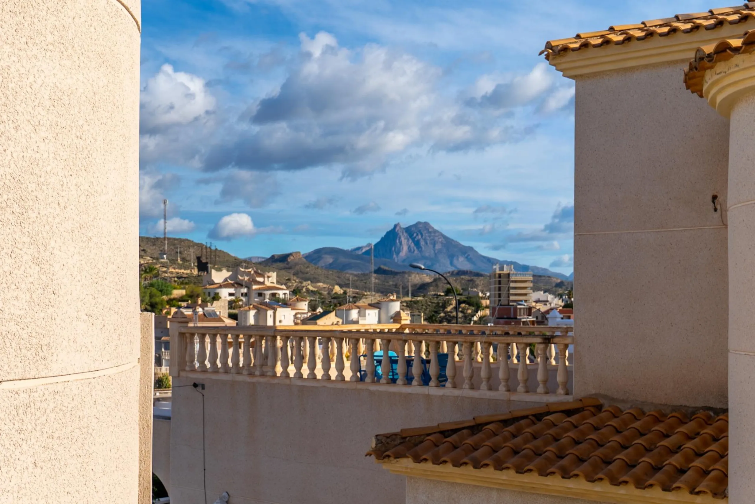 A beautiful chalet with sea and mountain views in El Campello