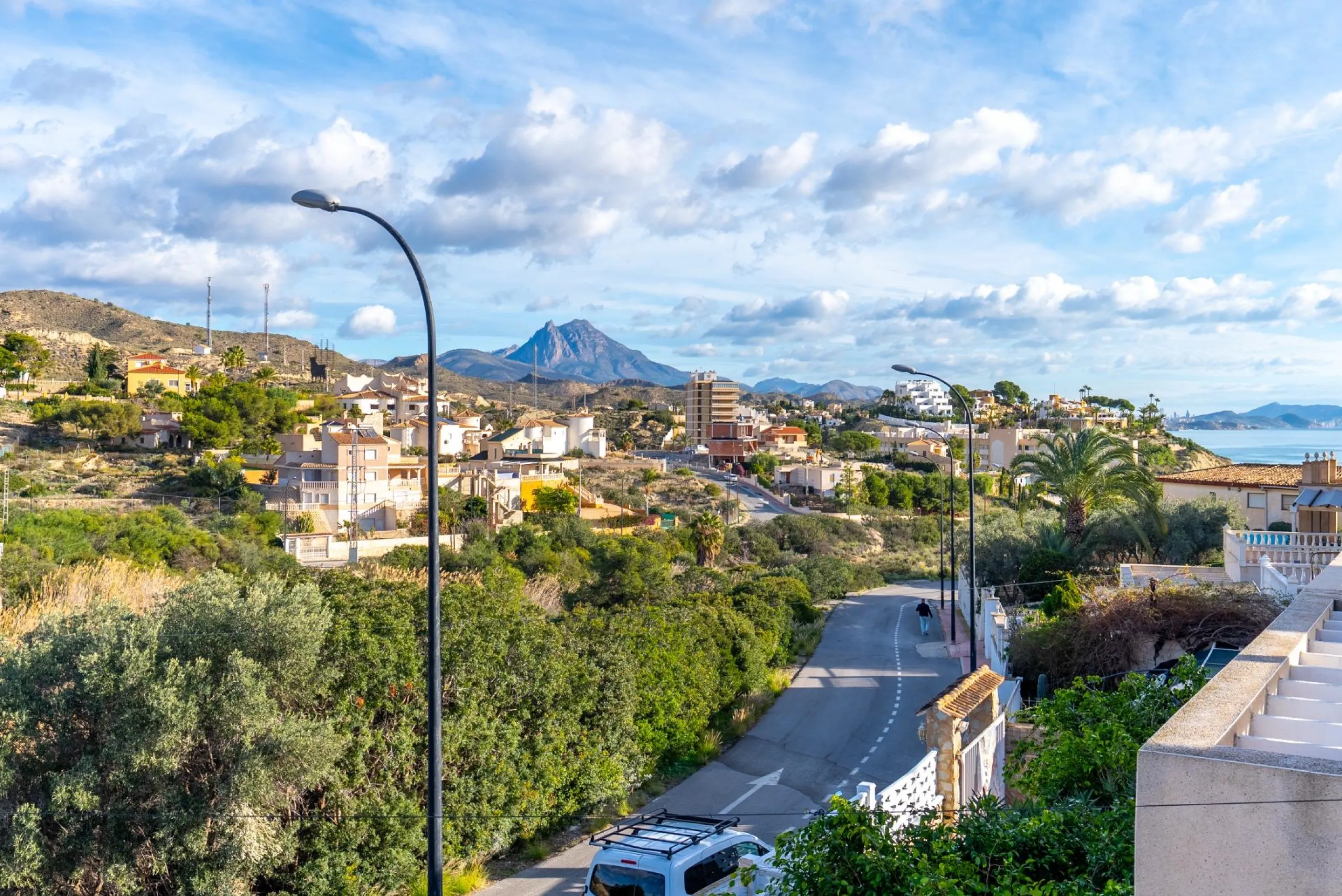 A beautiful chalet with sea and mountain views in El Campello