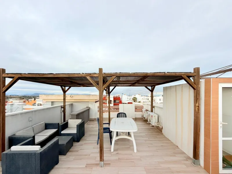 Encantador Bungalow Alto Reformado en La Florida, Orihuela Costa