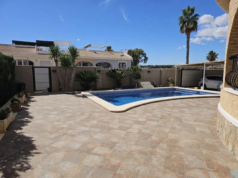 Independent villa in Benijófar (Urb. Monte Azul)
