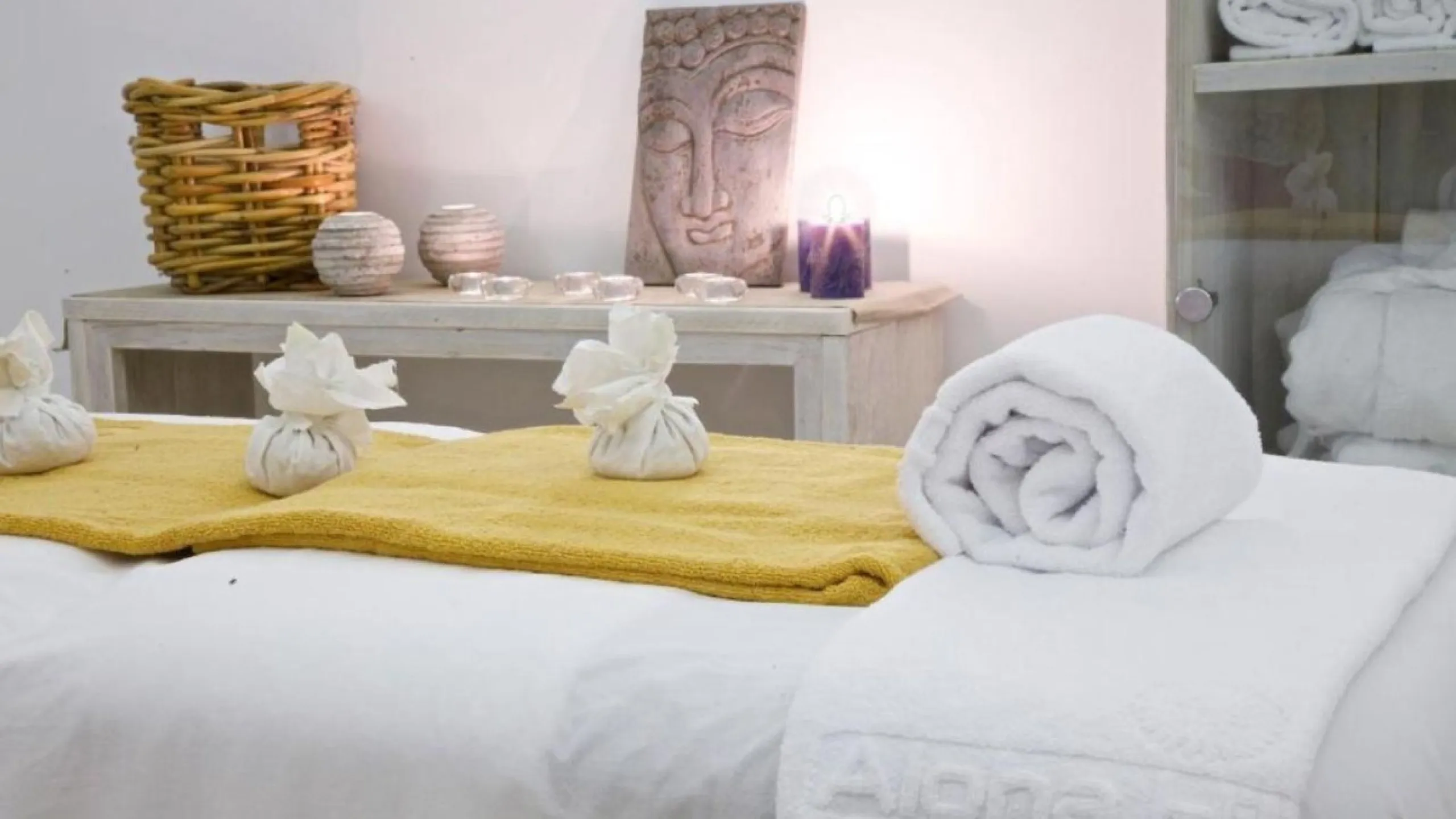 Exklusive renovierte Wohnung mit zwei Schlafzimmern in einer renommierten Hotelanlage in Nueva Andalucía, Marbella