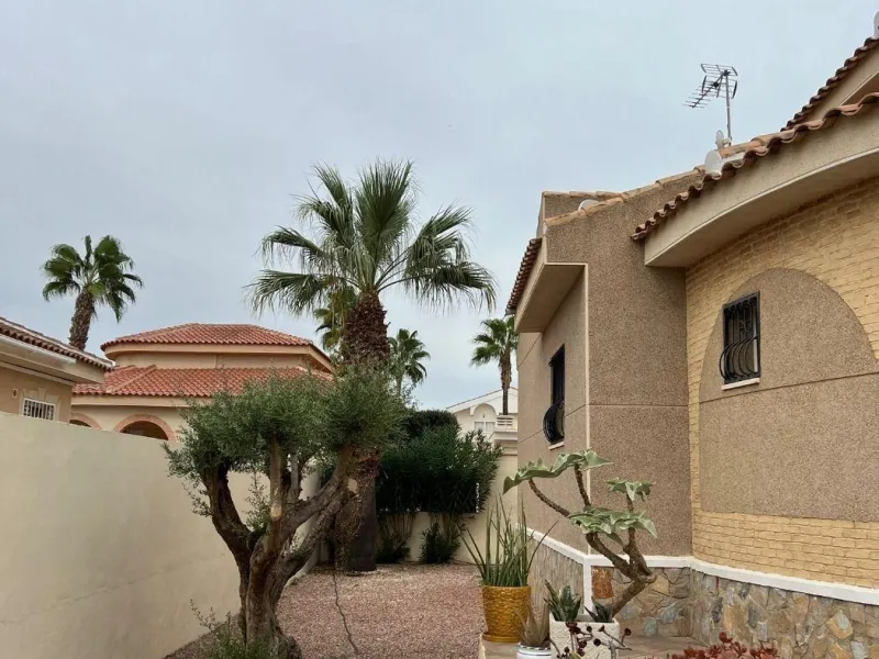Independent villa in Benijófar (Urb. Monte Azul)
