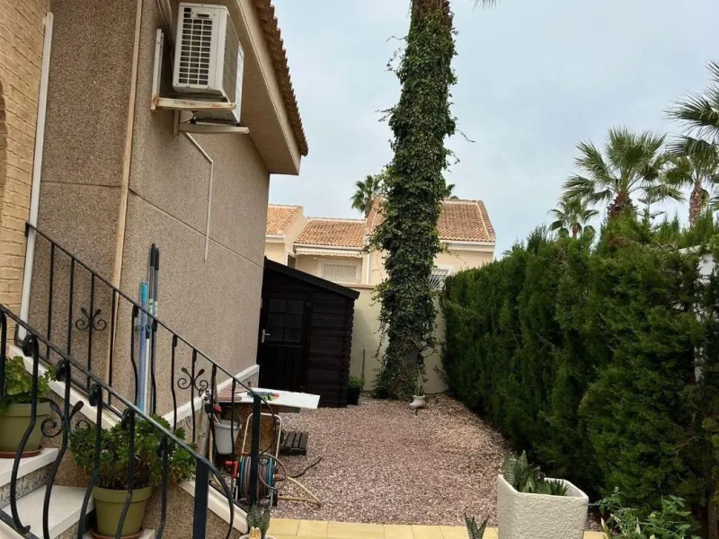 Independent villa in Benijófar (Urb. Monte Azul)