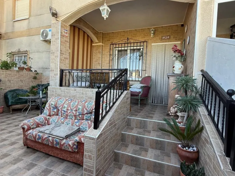 Cozy townhouse in one of the most sought-after areas of Torrevieja — Aguas Nuevas