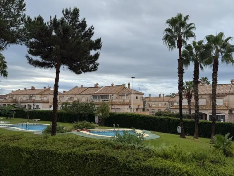 Cozy townhouse in one of the most sought-after areas of Torrevieja — Aguas Nuevas