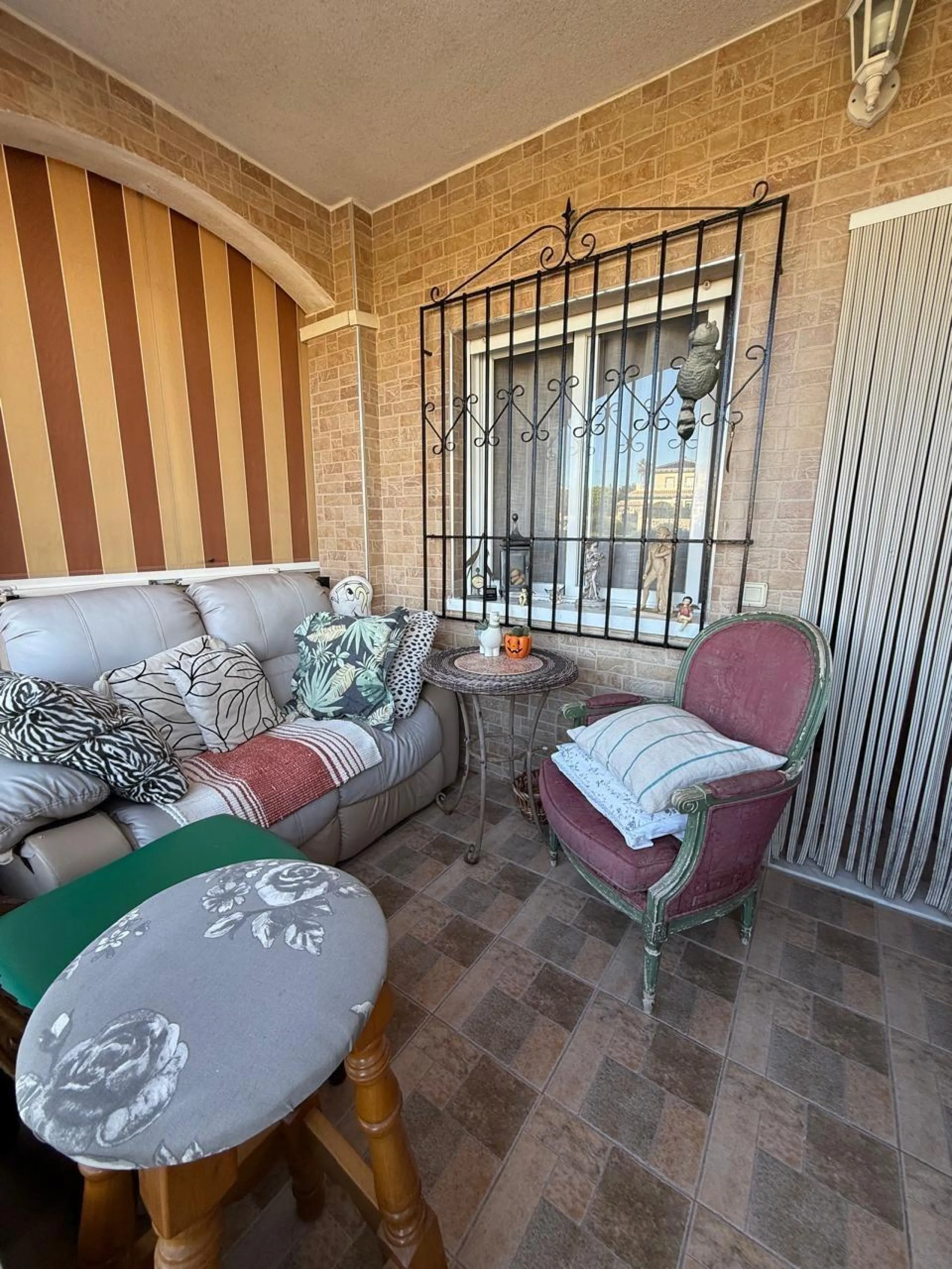 Cozy townhouse in one of the most sought-after areas of Torrevieja — Aguas Nuevas