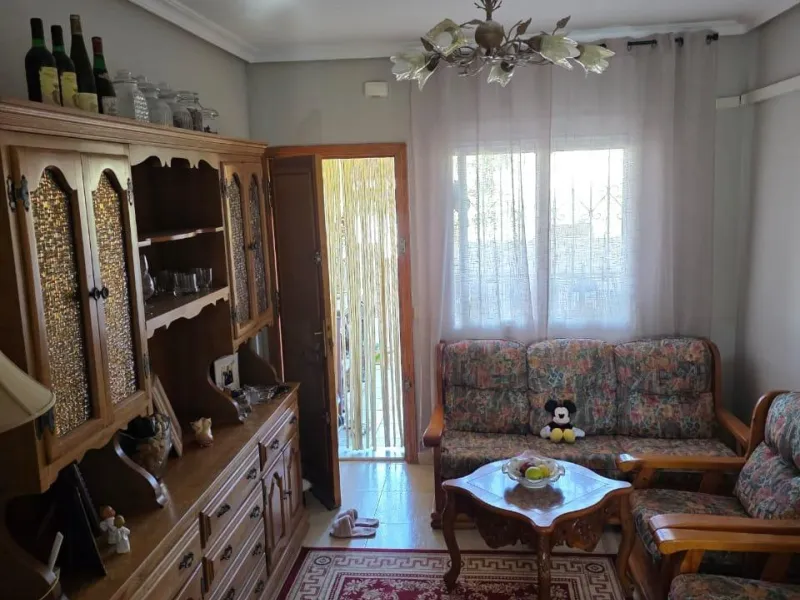 Cozy townhouse in one of the most sought-after areas of Torrevieja — Aguas Nuevas