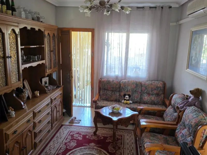 Cozy townhouse in one of the most sought-after areas of Torrevieja — Aguas Nuevas