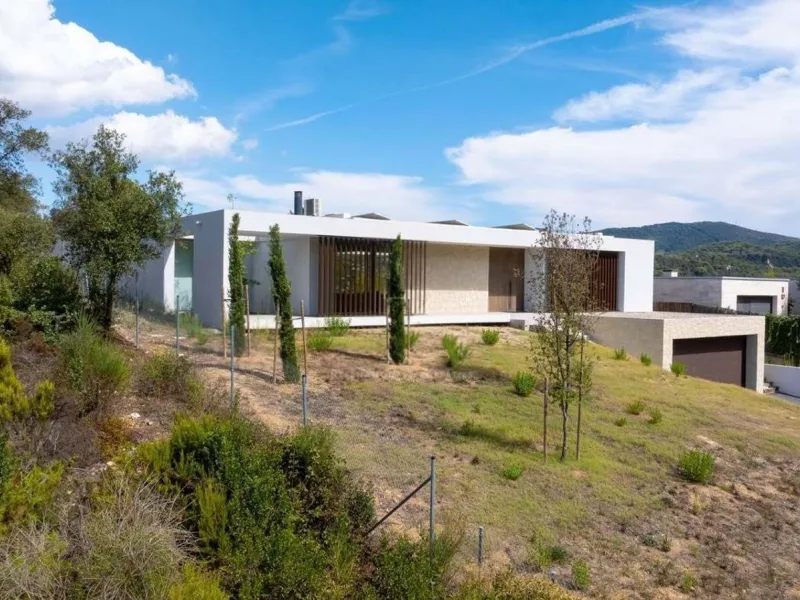 Contemporary Villa with Golf Course and Mountain Views in La Roca del Valles, Barcelona