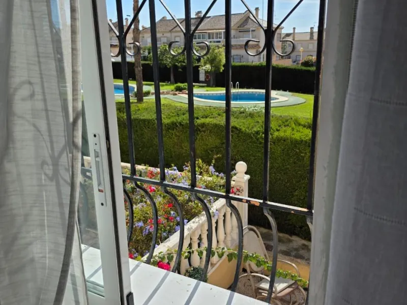 Cozy townhouse in one of the most sought-after areas of Torrevieja — Aguas Nuevas