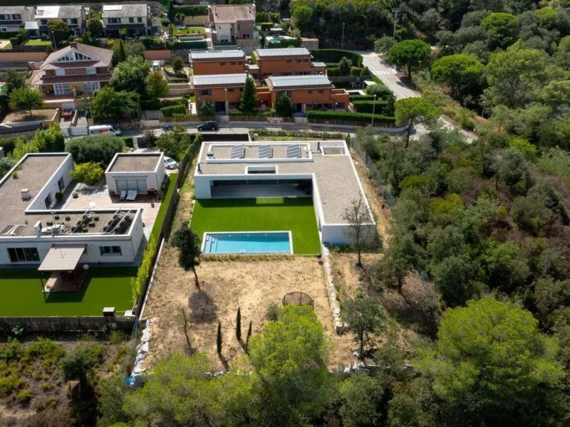 Contemporary Villa with Golf Course and Mountain Views in La Roca del Valles, Barcelona