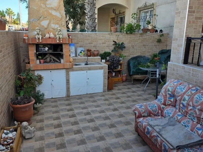 Cozy townhouse in one of the most sought-after areas of Torrevieja — Aguas Nuevas