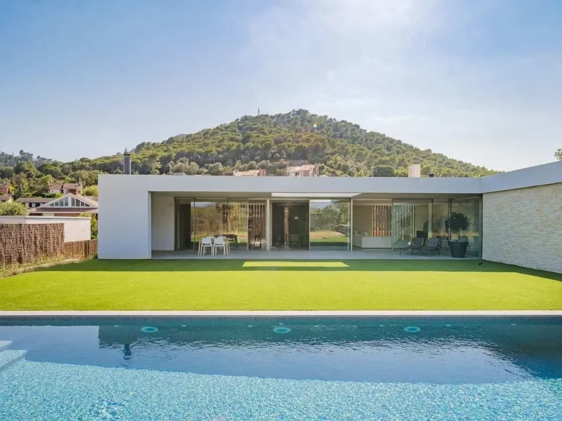 Contemporary Villa with Golf Course and Mountain Views in La Roca del Valles, Barcelona