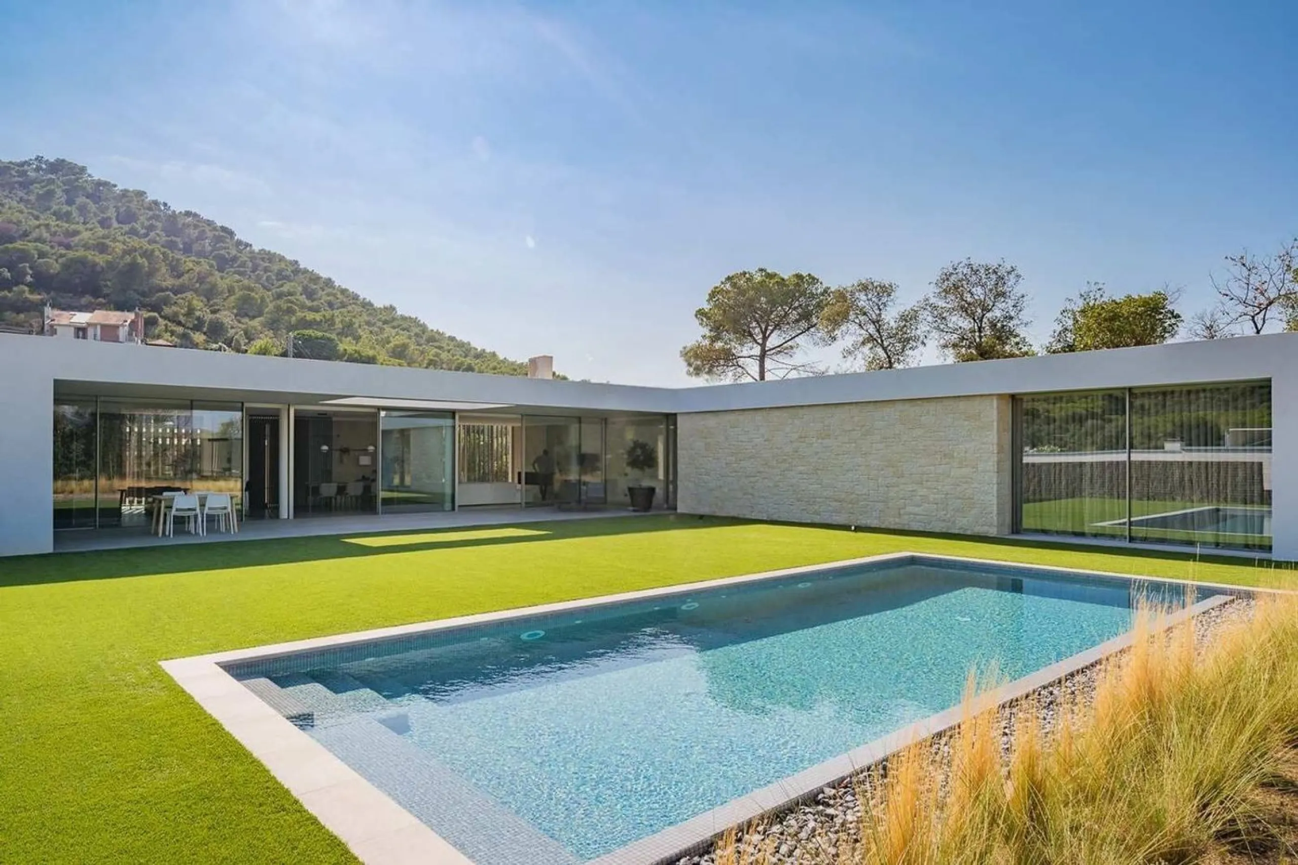 Contemporary Villa with Golf Course and Mountain Views in La Roca del Valles, Barcelona