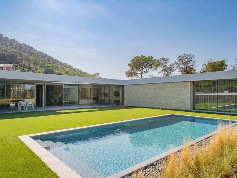 Contemporary Villa with Golf Course and Mountain Views in La Roca del Valles, Barcelona