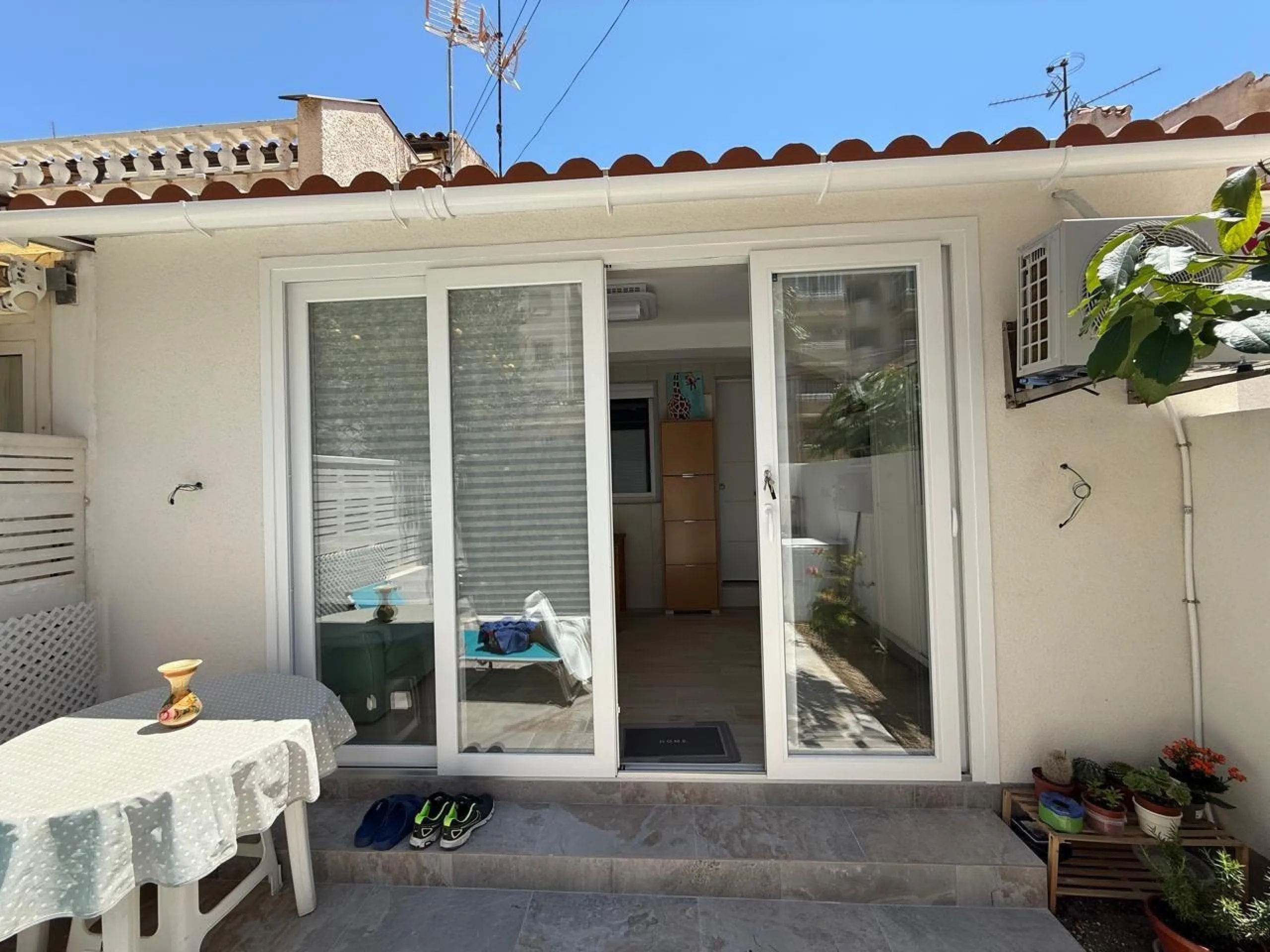 Modern bungalow in the Aguas Nuevas area with garden and terrace