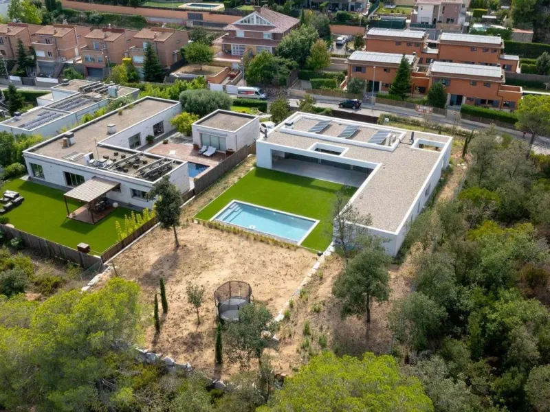 Contemporary Villa with Golf Course and Mountain Views in La Roca del Valles, Barcelona